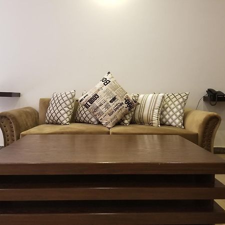 Zifan Hotel & Suites Karacsi Kültér fotó