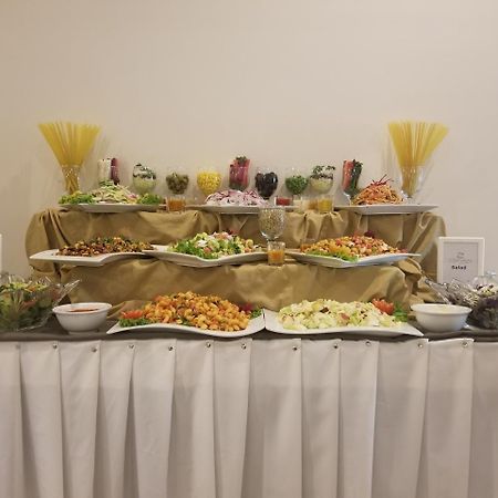 Zifan Hotel & Suites Karacsi Kültér fotó