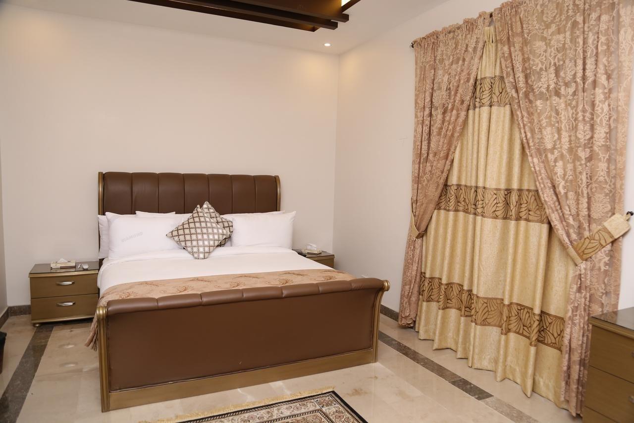 Zifan Hotel & Suites Karacsi Kültér fotó