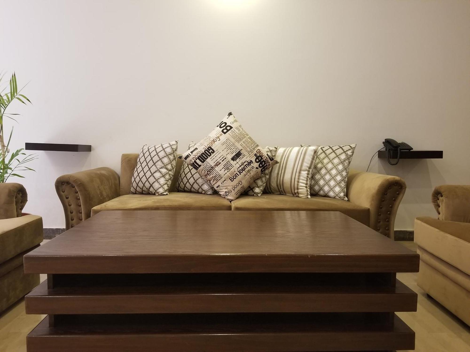 Zifan Hotel & Suites Karacsi Kültér fotó