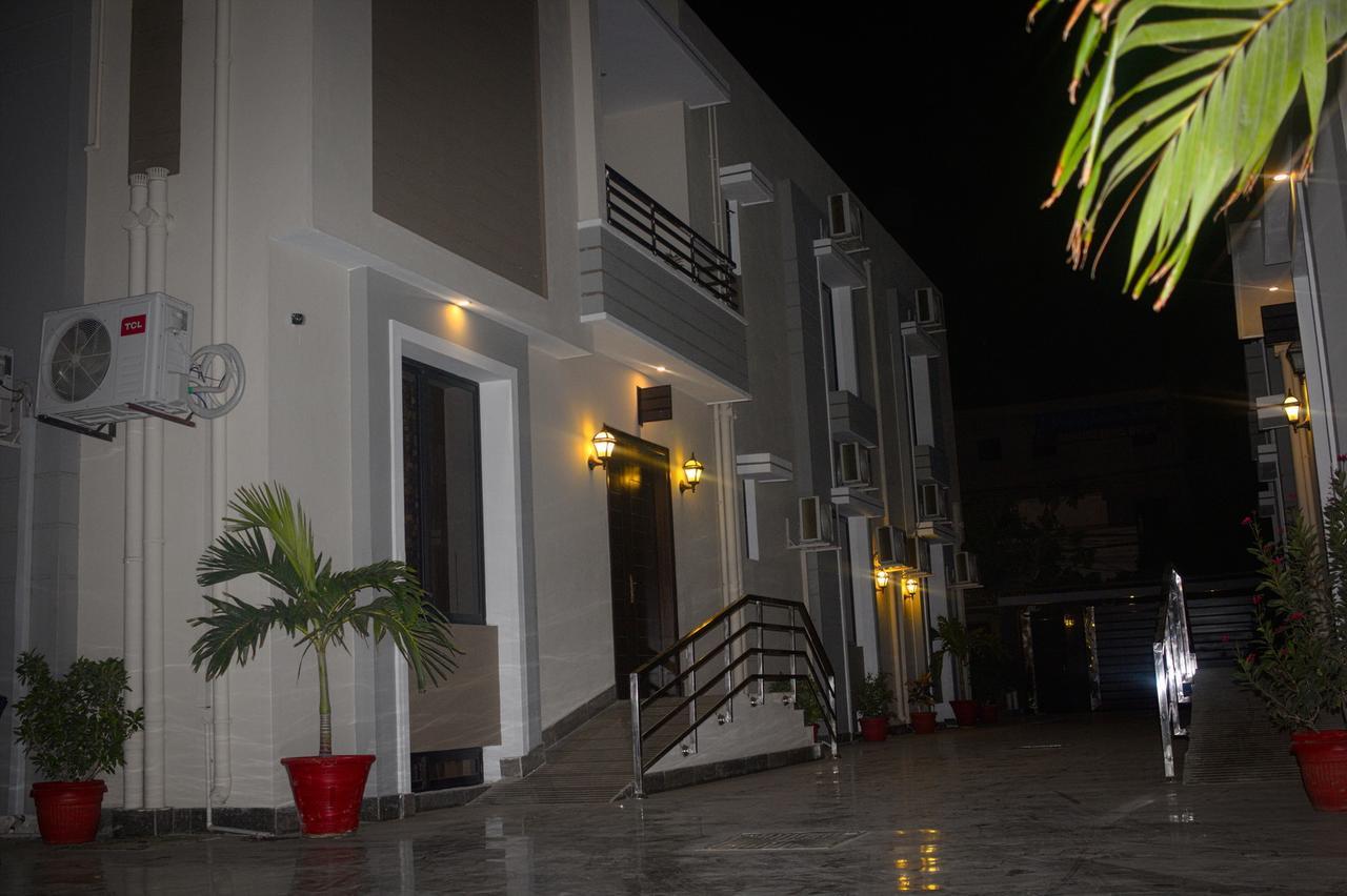 Zifan Hotel & Suites Karacsi Kültér fotó