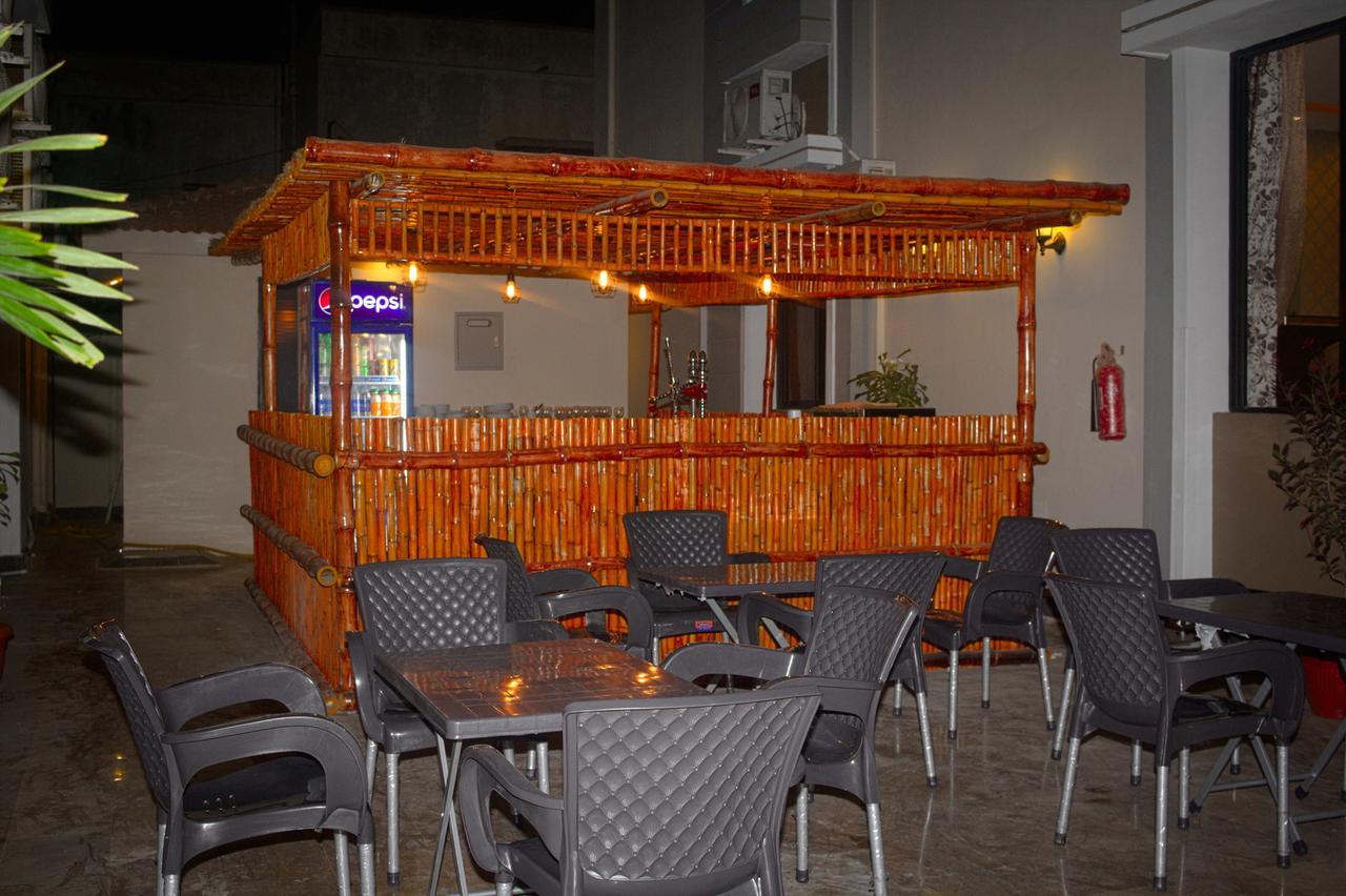 Zifan Hotel & Suites Karacsi Kültér fotó
