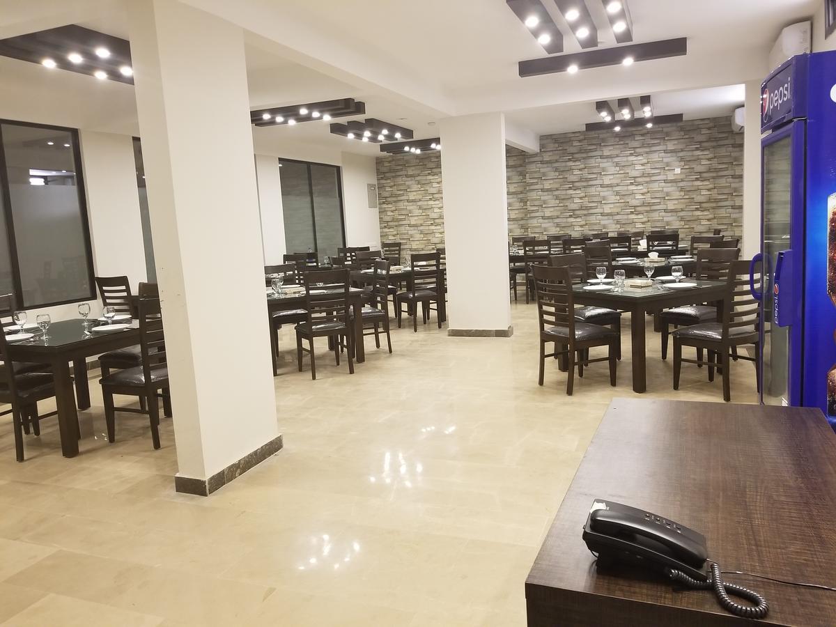 Zifan Hotel & Suites Karacsi Kültér fotó