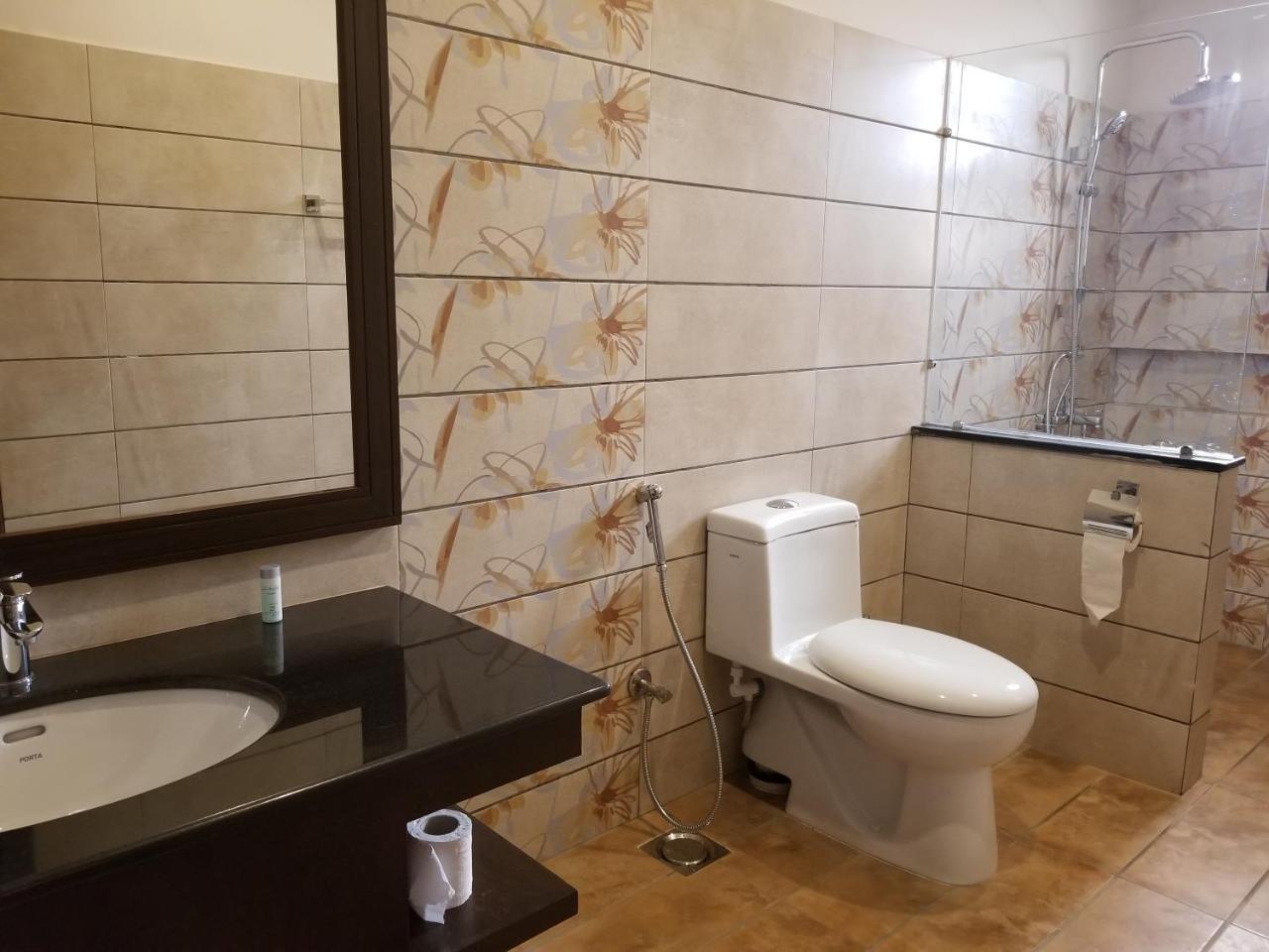 Zifan Hotel & Suites Karacsi Kültér fotó