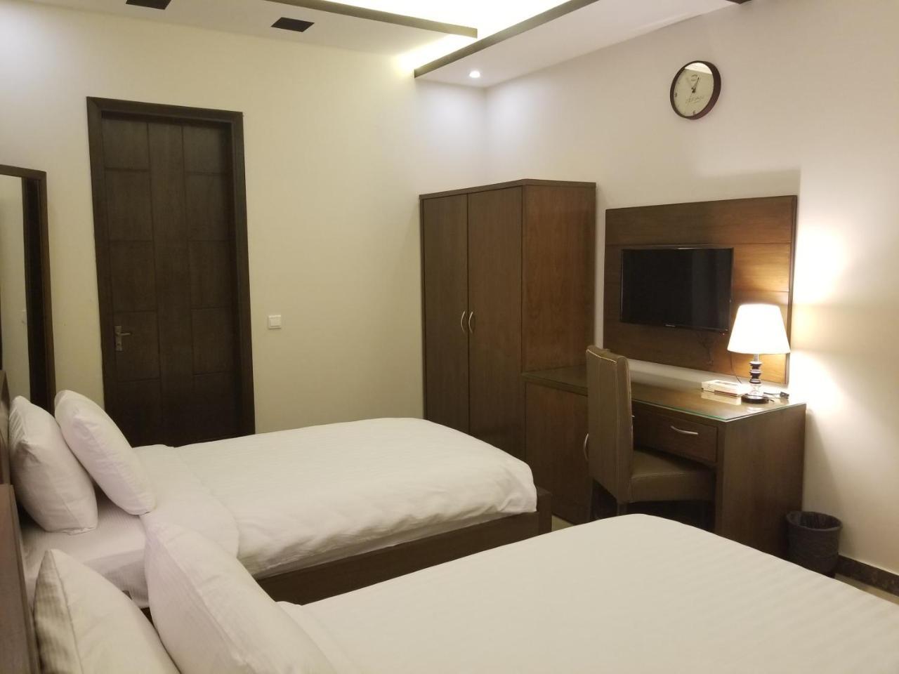 Zifan Hotel & Suites Karacsi Kültér fotó