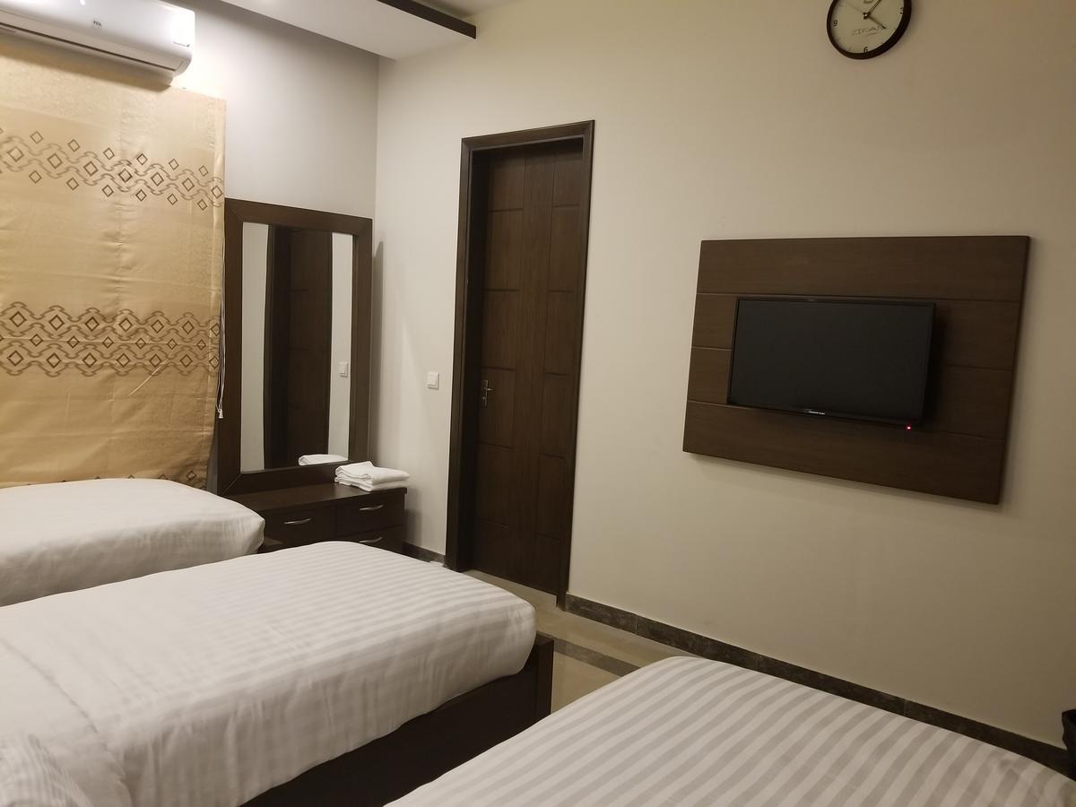 Zifan Hotel & Suites Karacsi Kültér fotó