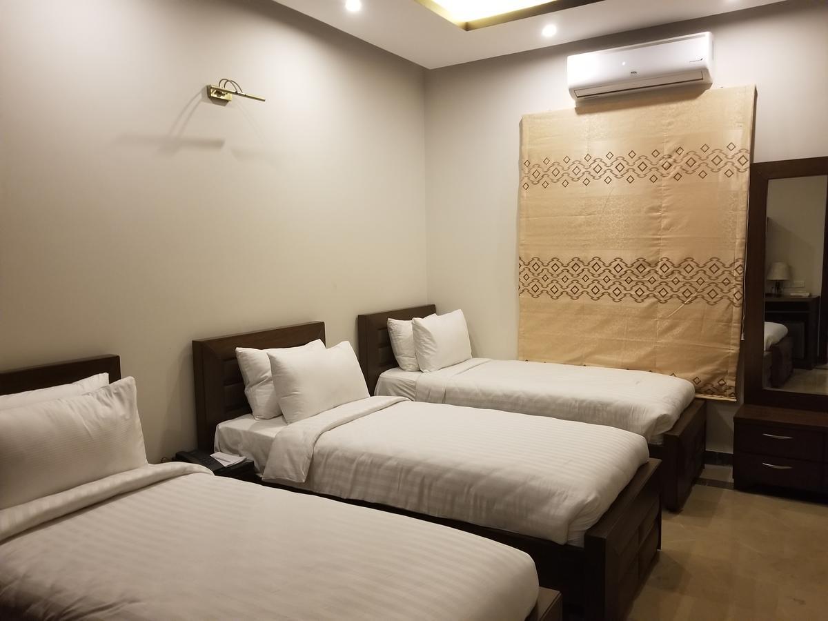 Zifan Hotel & Suites Karacsi Kültér fotó