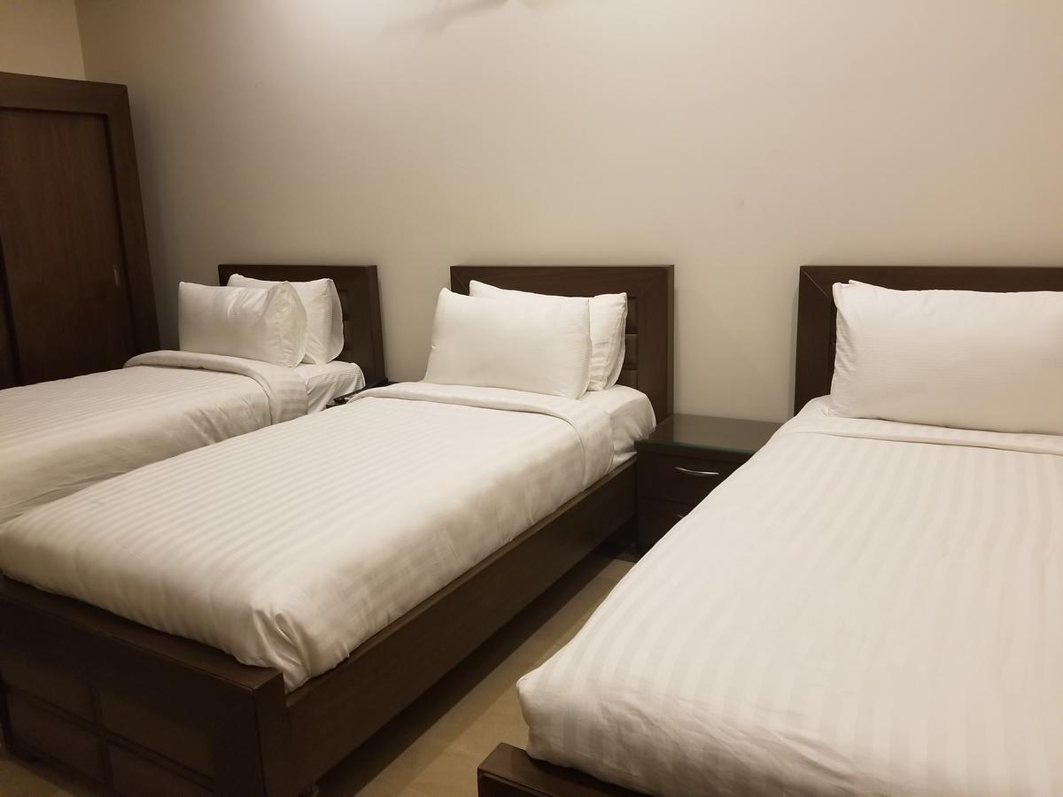 Zifan Hotel & Suites Karacsi Kültér fotó