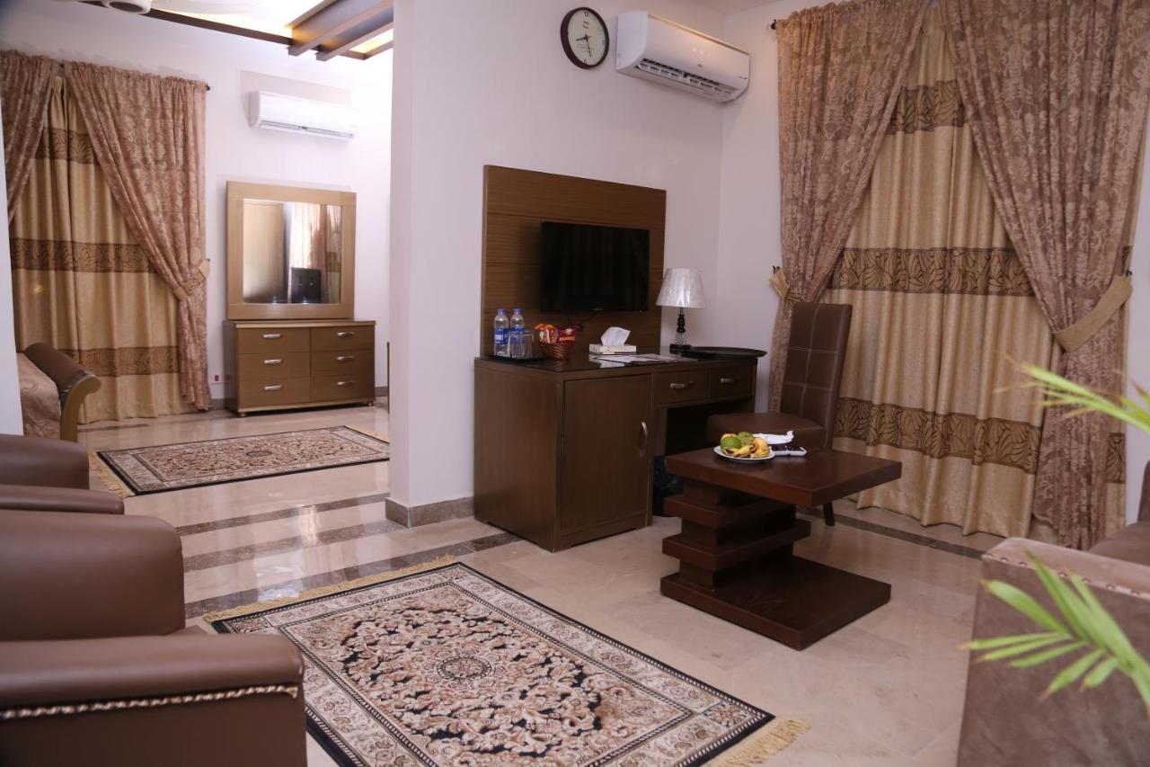 Zifan Hotel & Suites Karacsi Kültér fotó