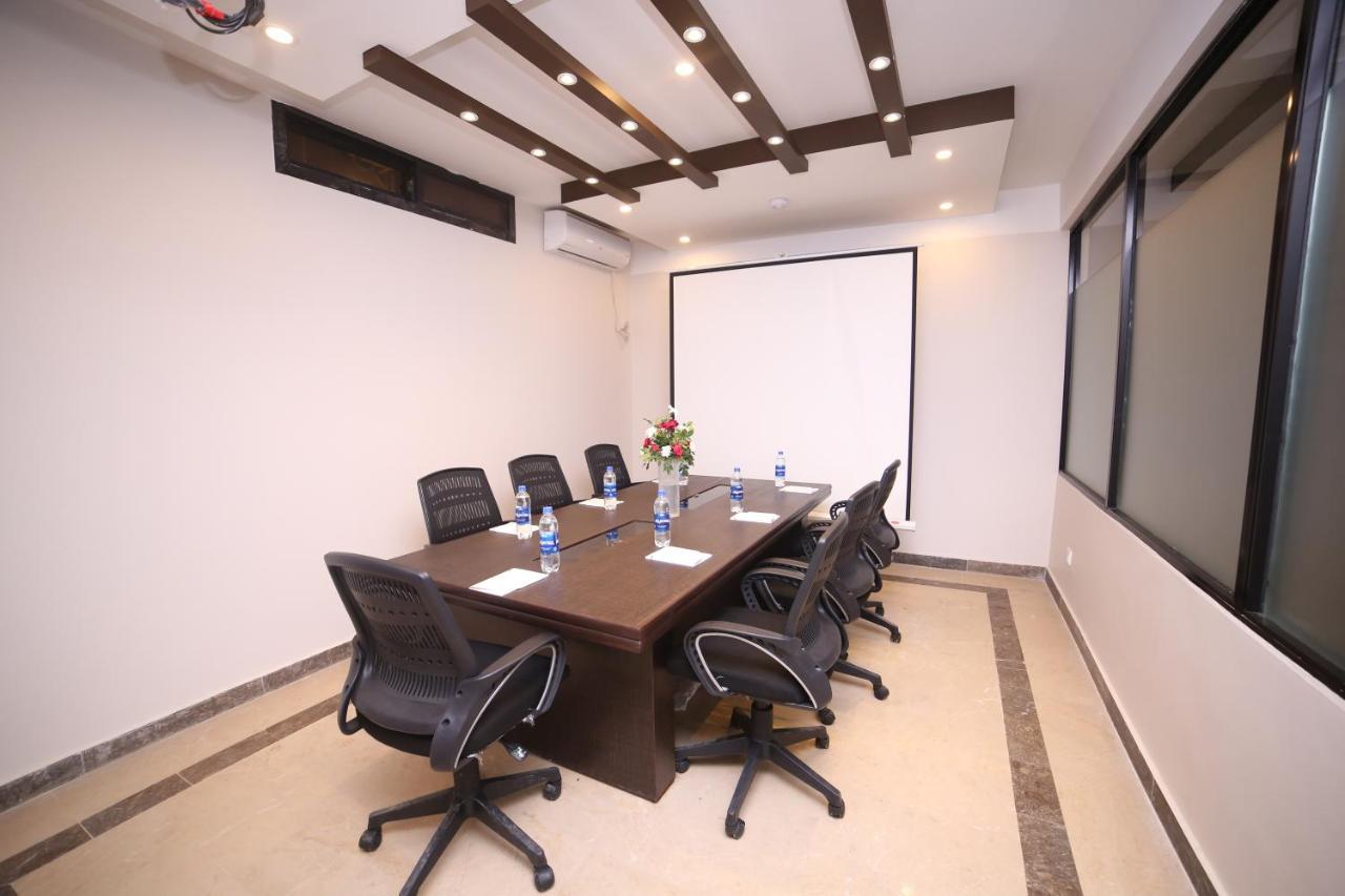 Zifan Hotel & Suites Karacsi Kültér fotó
