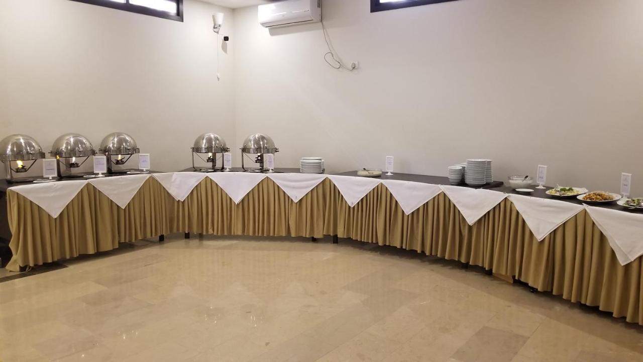Zifan Hotel & Suites Karacsi Kültér fotó