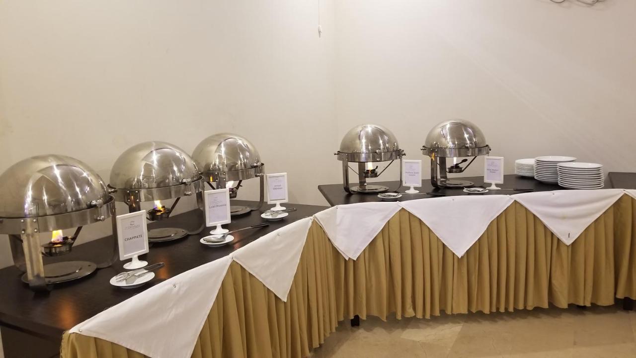 Zifan Hotel & Suites Karacsi Kültér fotó