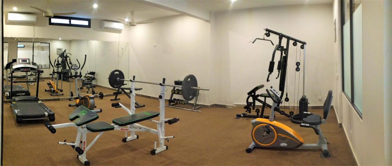 Zifan Hotel & Suites Karacsi Kültér fotó